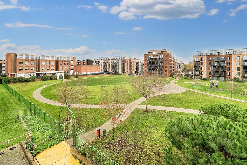 Property photo 2 of 25