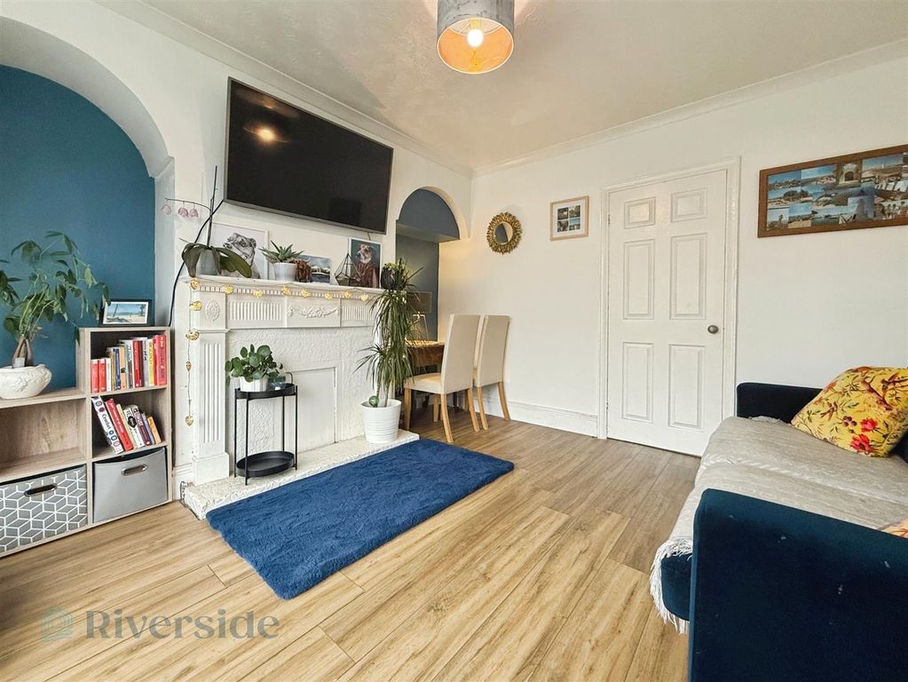 Property photo 2 of 12