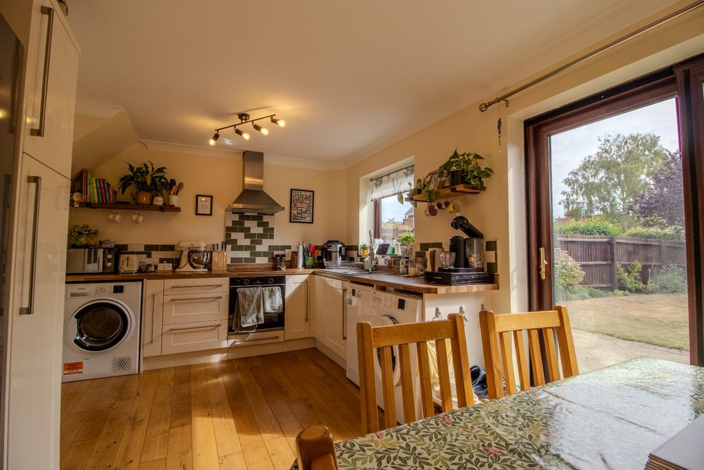 Property photo 3 of 19 4382907