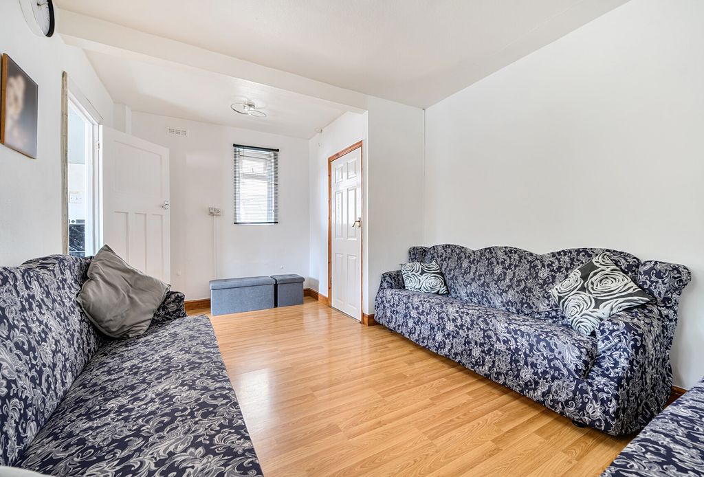 Property photo 3 of 13 1340477-16-689F11...