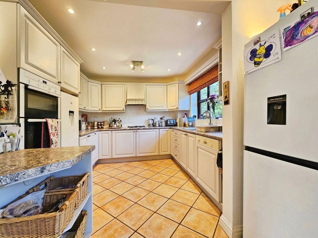 Property photo 2 of 19 Kitchen