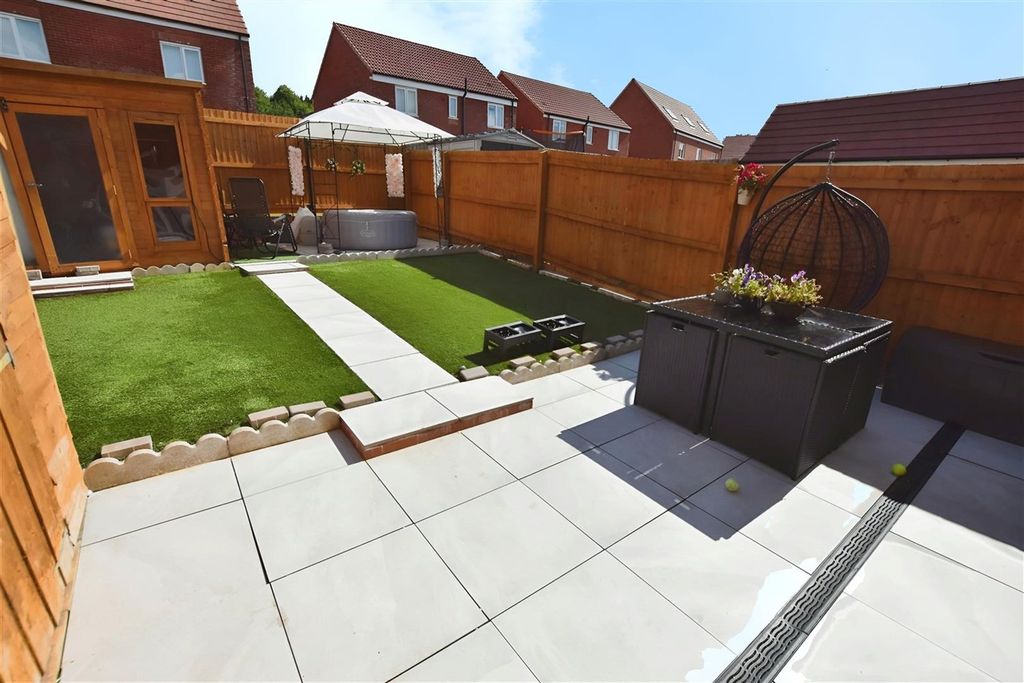 Property photo 2 of 15 Rear Gardens
