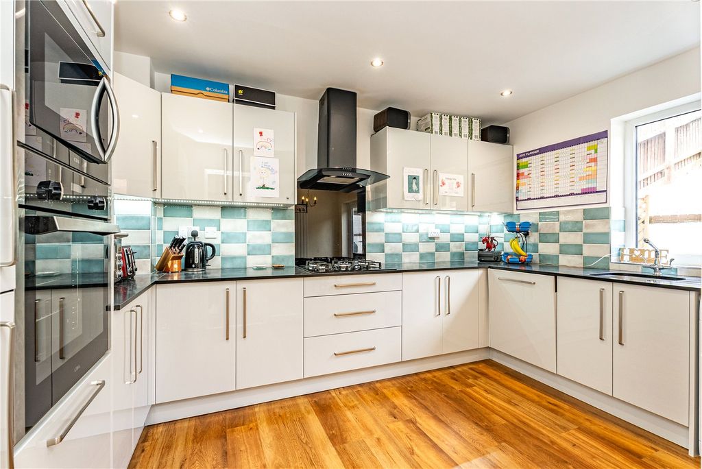 Property photo 3 of 21 Picture No. 15