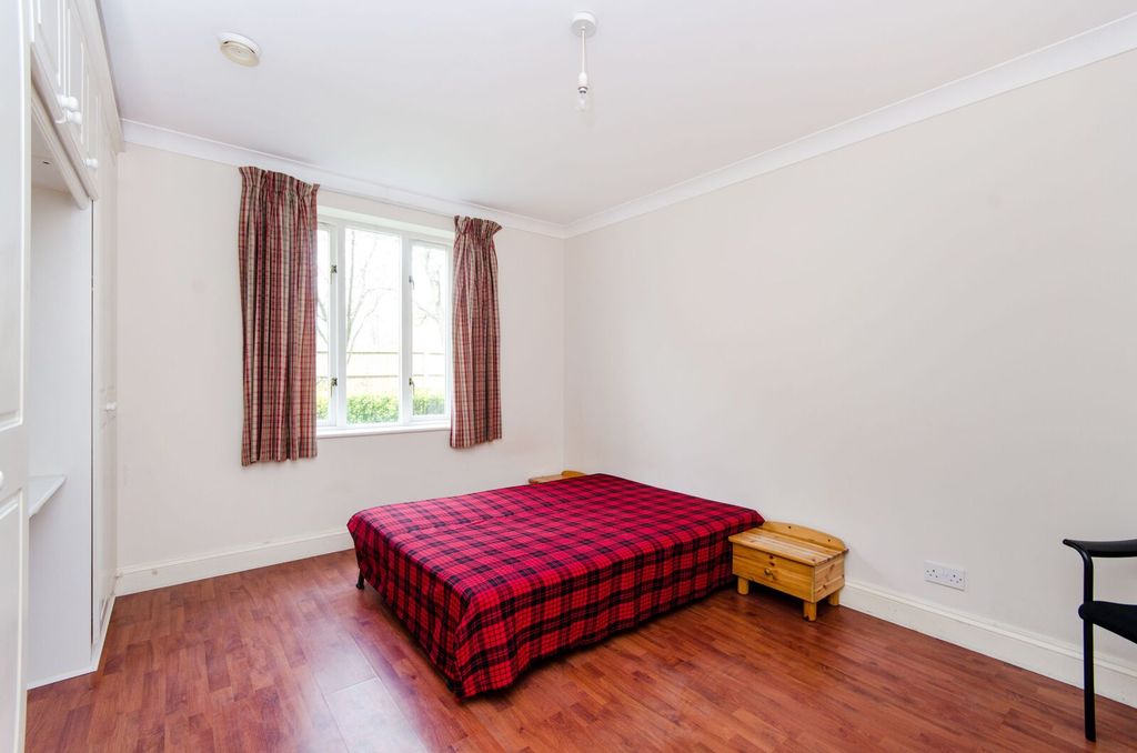 Property photo 2 of 23
