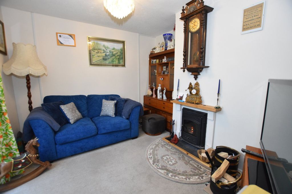 Property photo 3 of 18 Lounge