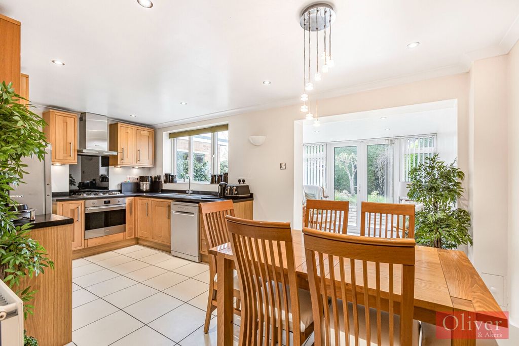 Property photo 3 of 18 Photo 16