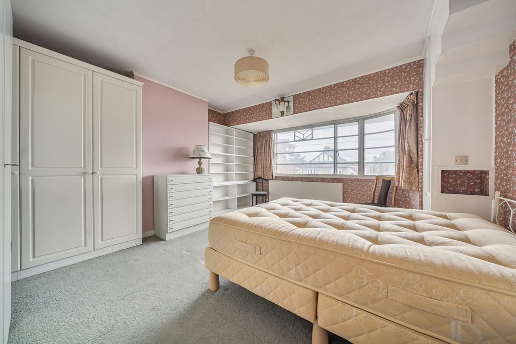 Property photo 3 of 26 Bedroom