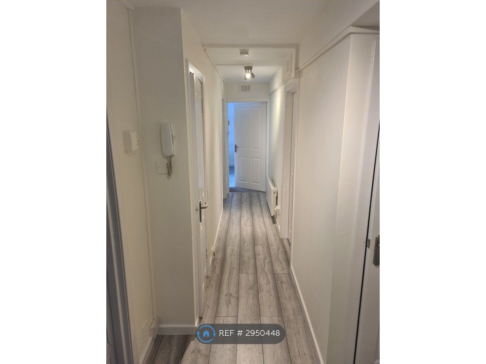 Property photo 1 of 10 Entrance Hallway