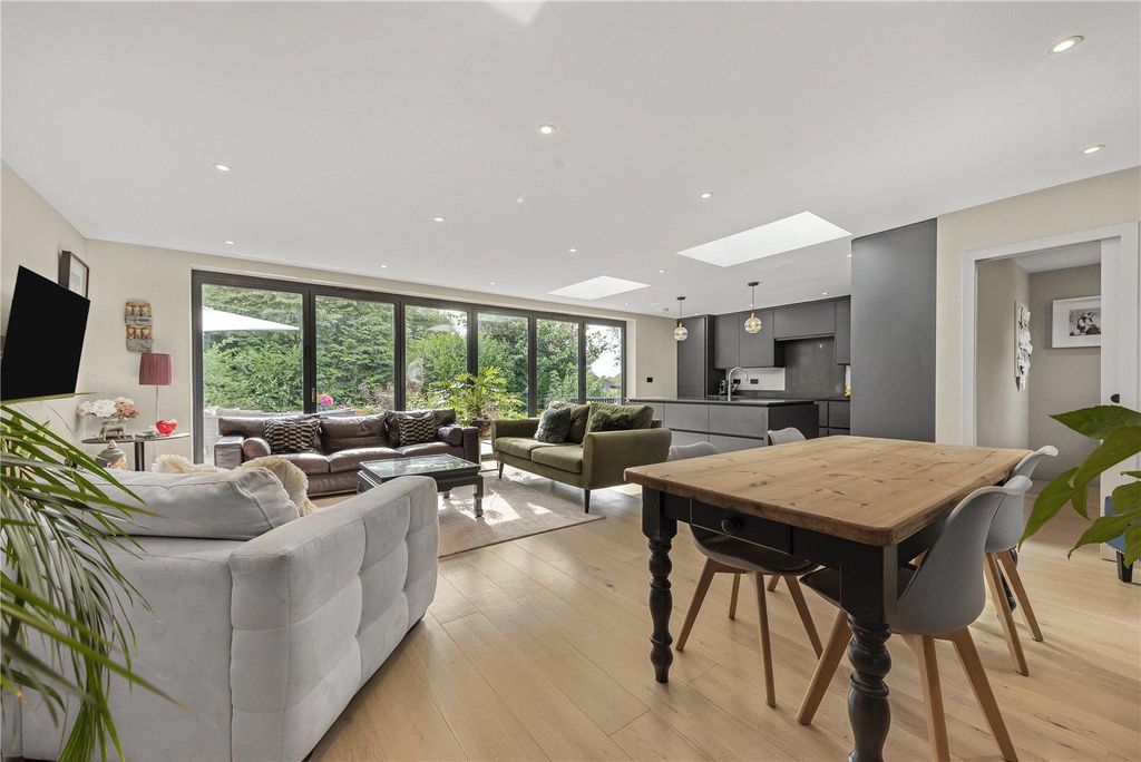 Property photo 2 of 20 Picture No. 10