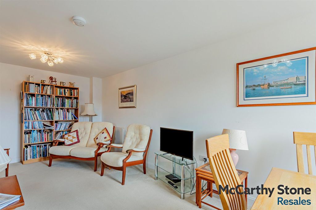 Property photo 2 of 27 8691213-Interior12-800.Jpg