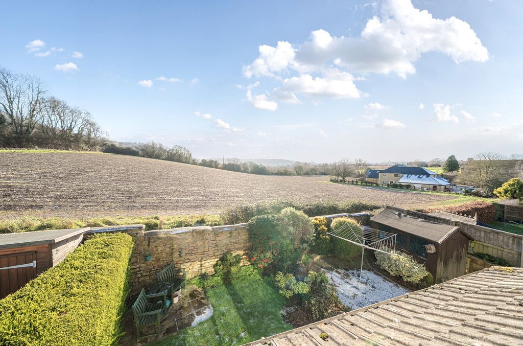 Property photo 3 of 15 1395445-9-695d013...