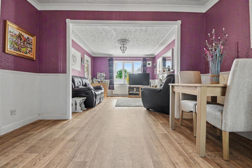 Property photo 2 of 22 Open Plan Lounge Diner