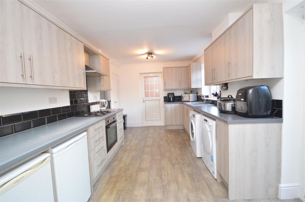 Property photo 2 of 15 Dining Kitchen