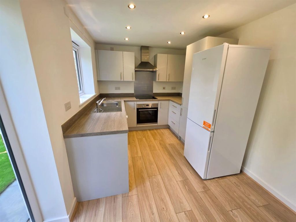 Property photo 3 of 12 Kitchen 2.Jpg