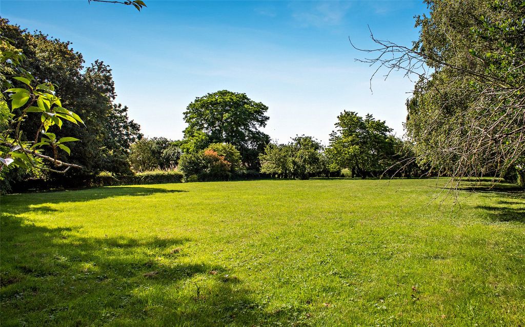 Property photo 3 of 19 Grounds