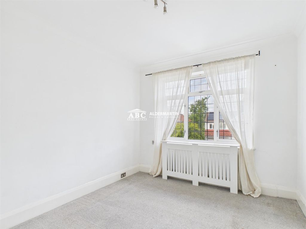 Additional image 21 of 5 bed property for salePenshurst Gardens, Edgware HA8