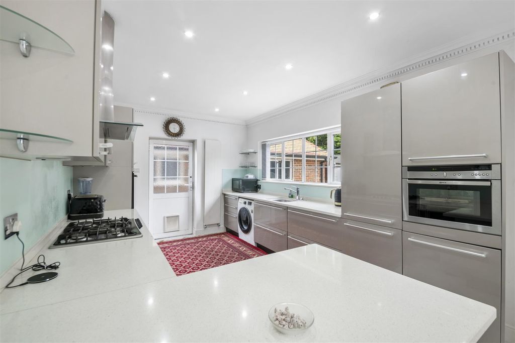 Property photo 3 of 20