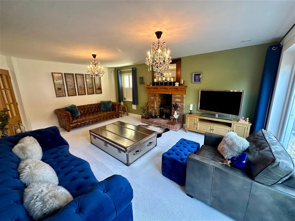 Property photo 1 of 17 Lounge