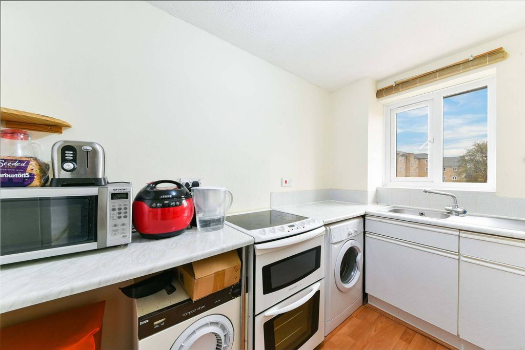 Property photo 3 of 11