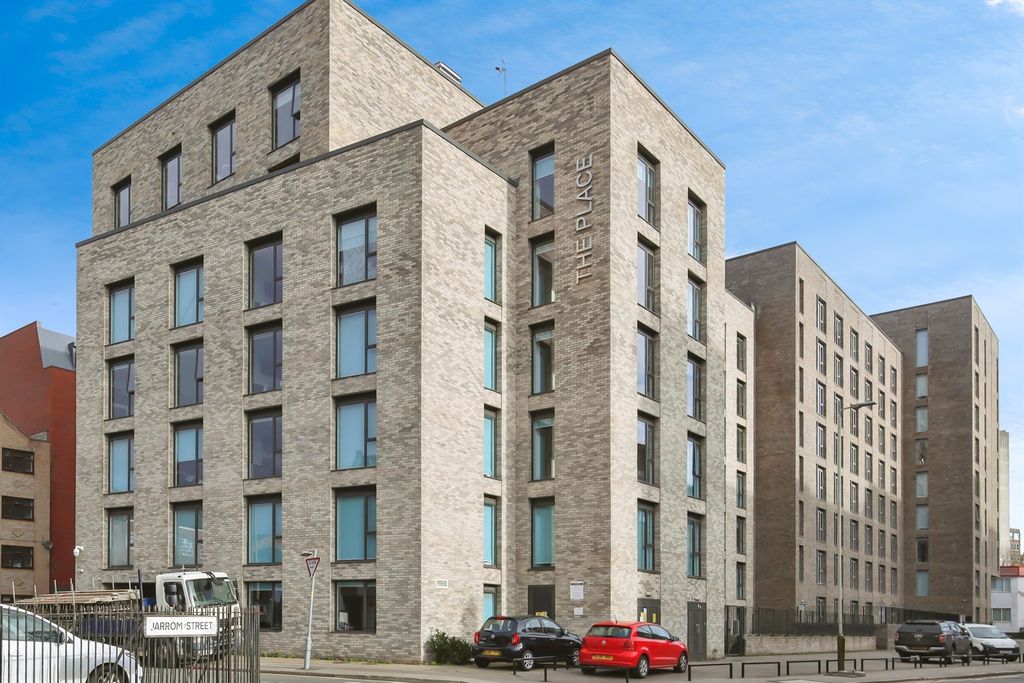 Property photo 1 of 17