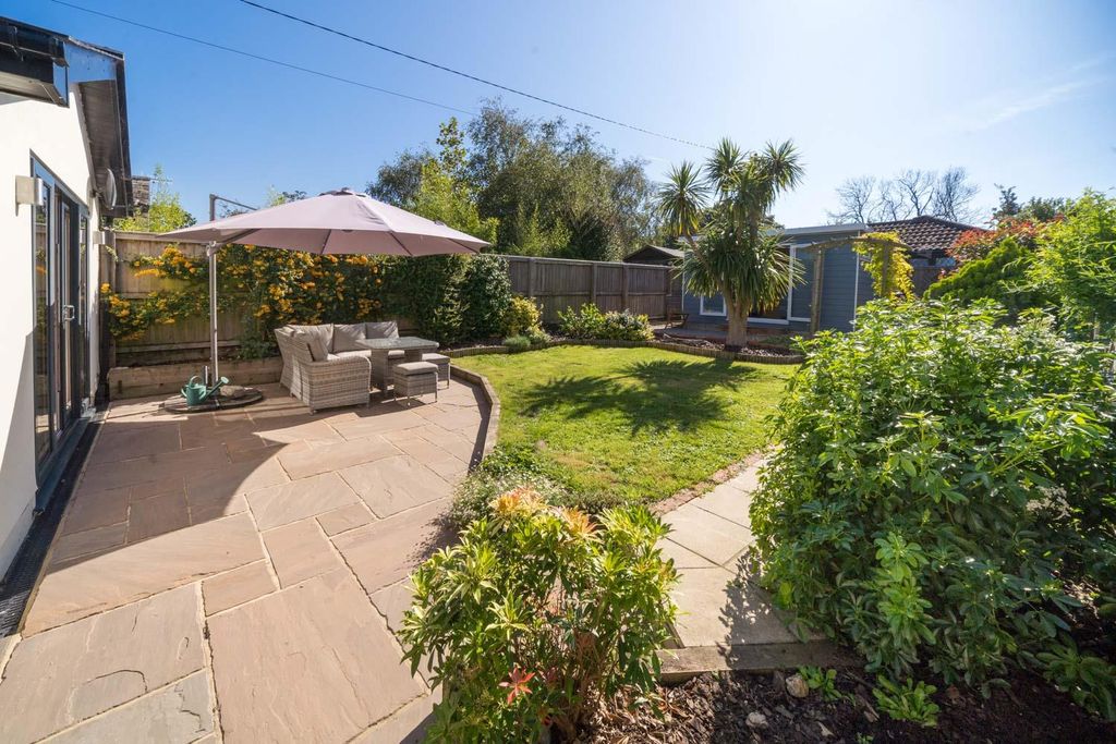 Property photo 2 of 28