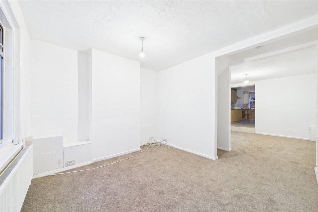 Property photo 3 of 9 Picture No. 15