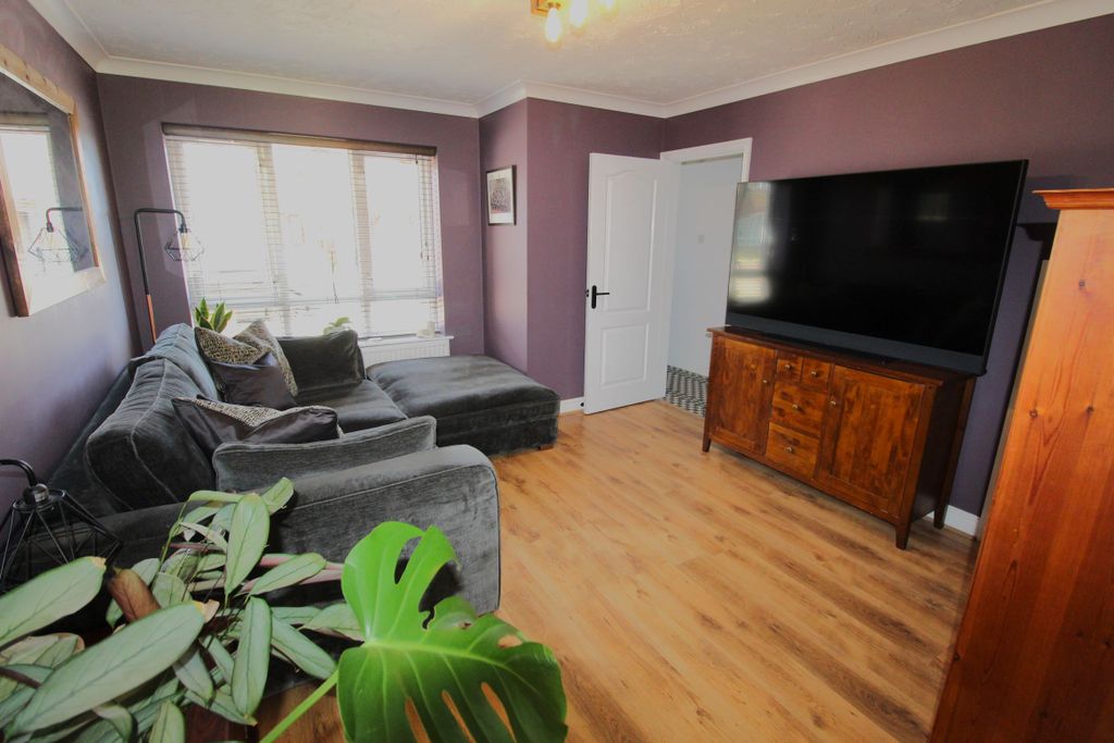 Property photo 3 of 15 Lounge