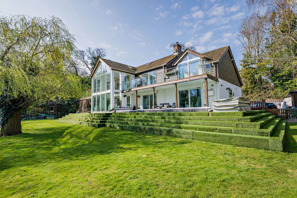 Property photo 1 of 19 Waters Edge