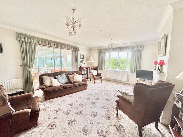 Property photo 3 of 18 Sitting Room