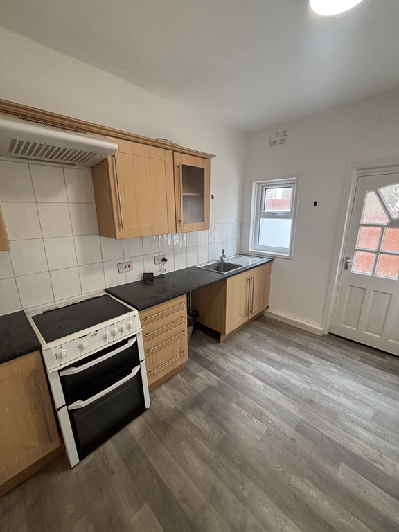 Property photo 3 of 11 Kitchen