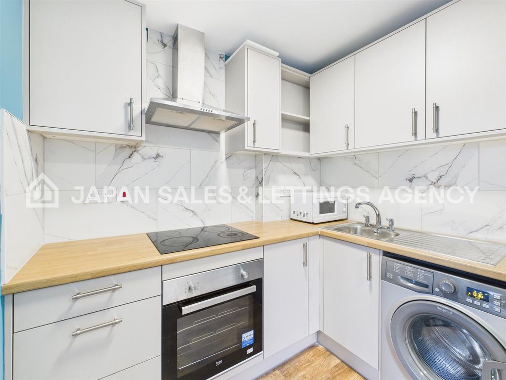 Property photo 1 of 8 Cam04401G0-Pr0106-Still005.Jpg