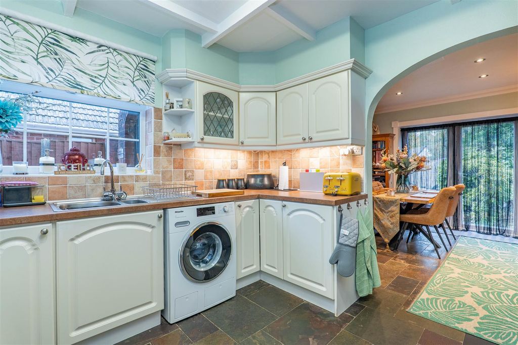 Property photo 3 of 26 Kitchen