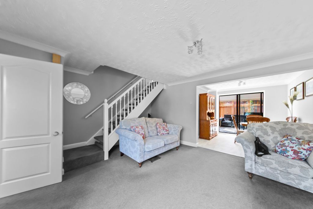 Property photo 2 of 28