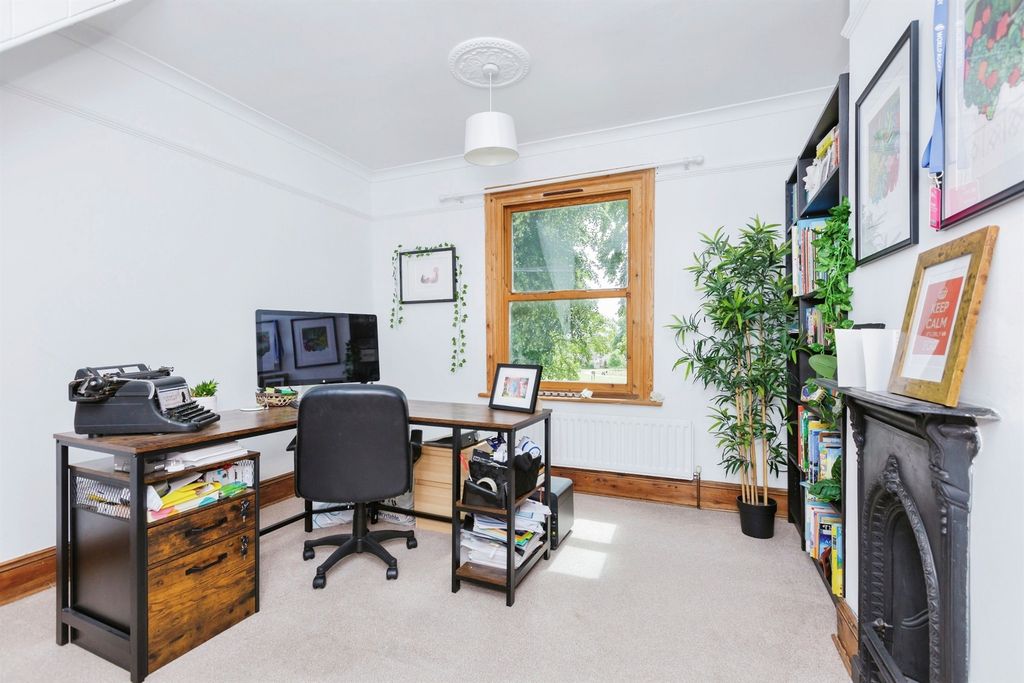 Property photo 3 of 11 Living Room