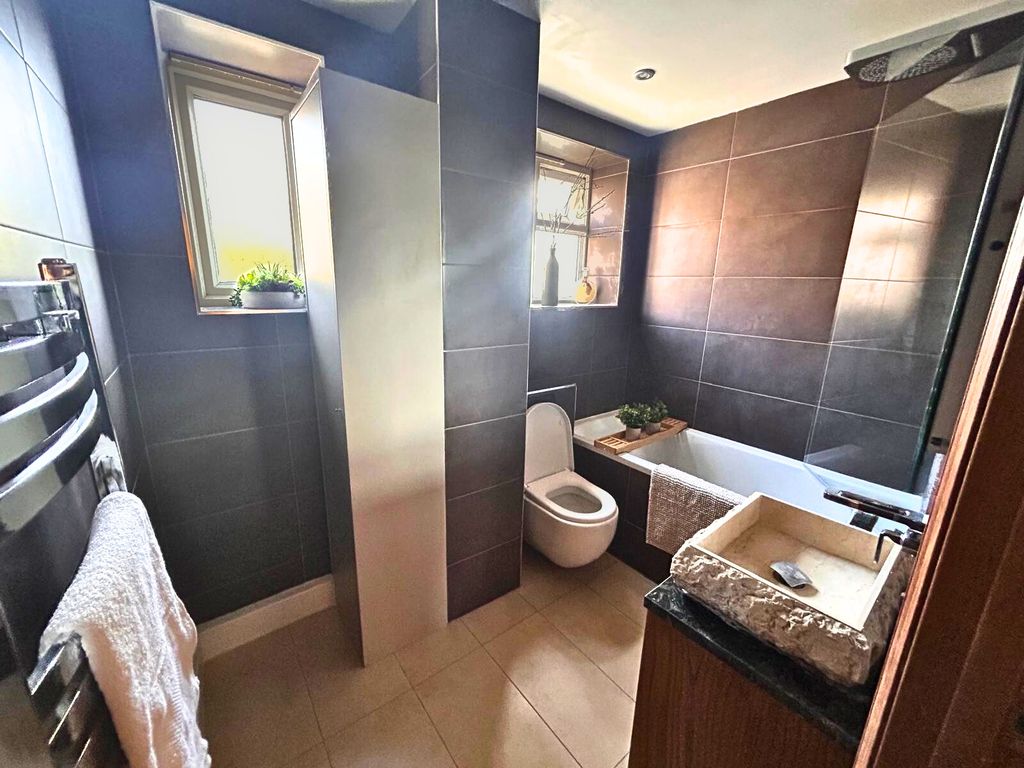 Property photo 2 of 3