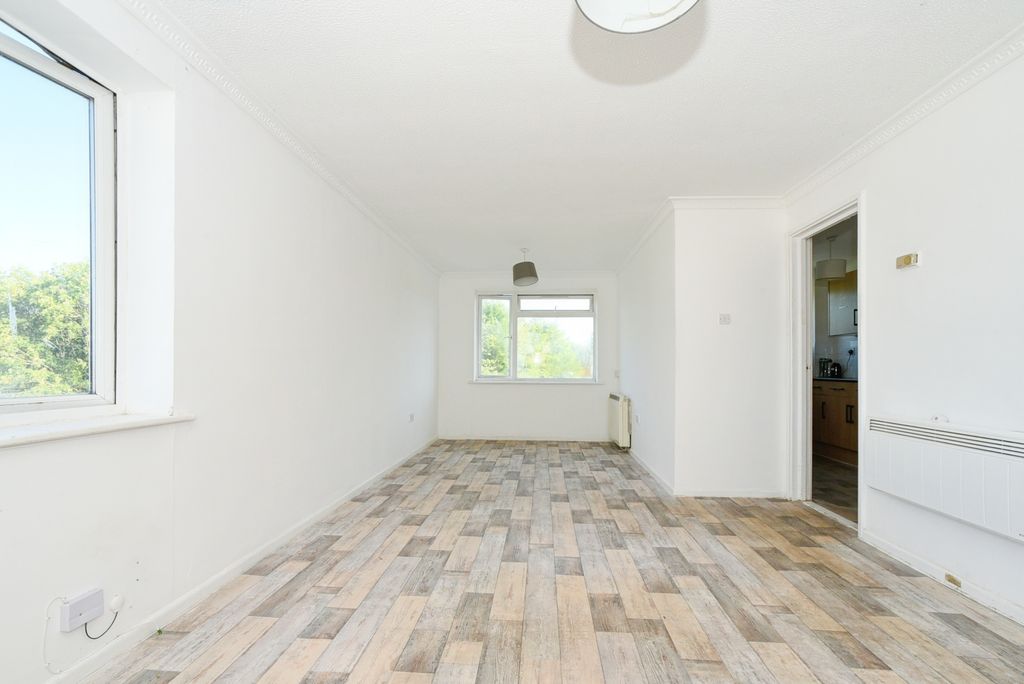Property photo 3 of 20 Living Room