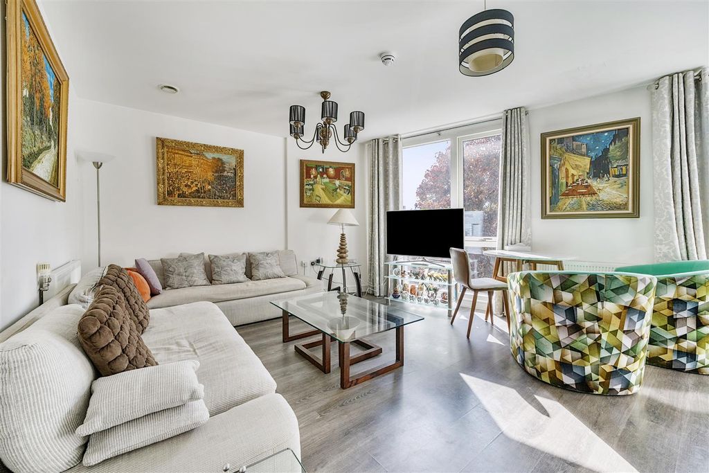 Property photo 2 of 12 Open Plan