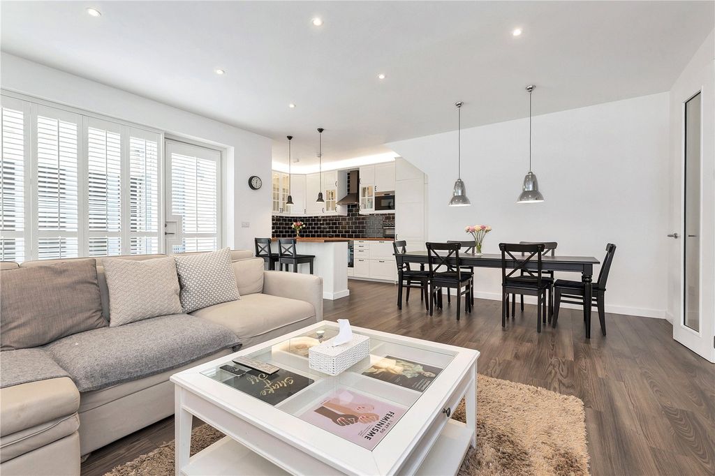 Property photo 2 of 17 Picture No. 14