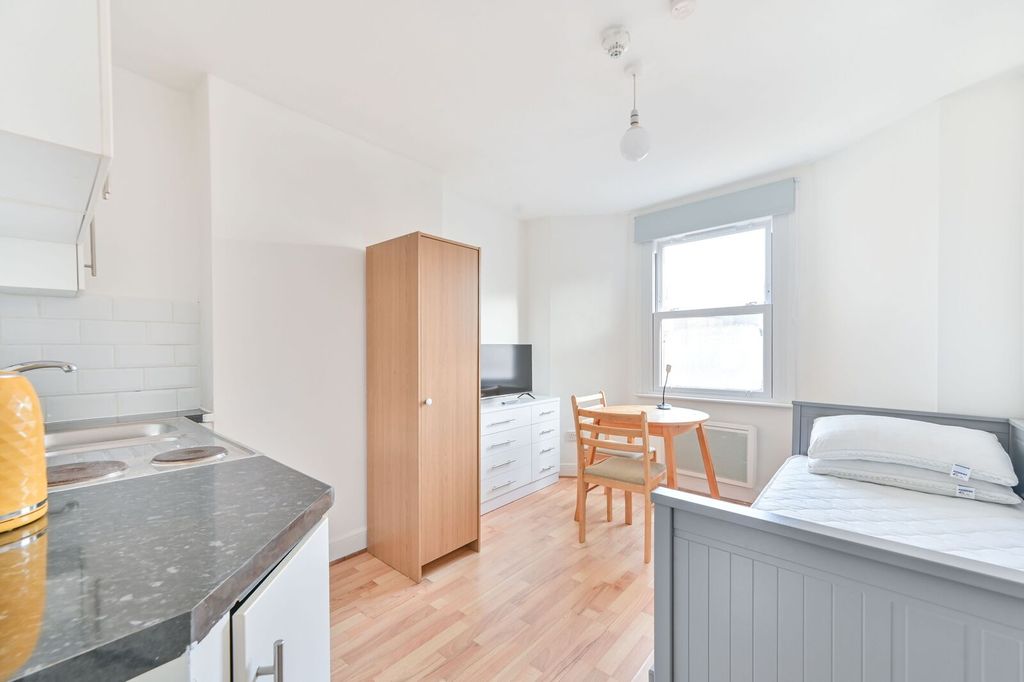 Property photo 1 of 8