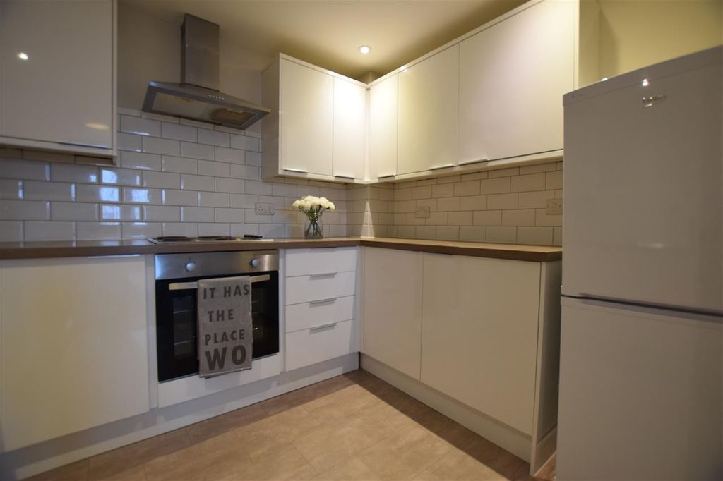 Property photo 2 of 7 Kitchen