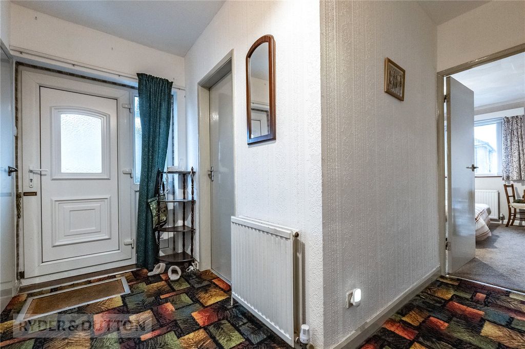 Property photo 3 of 14 Hallway