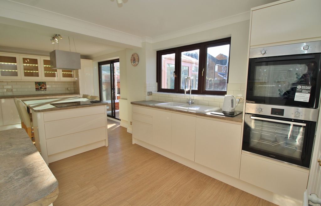 Property photo 3 of 26