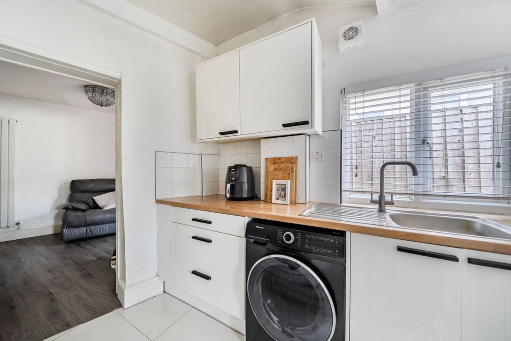Property photo 3 of 11 1484718136A438A6E11F2E