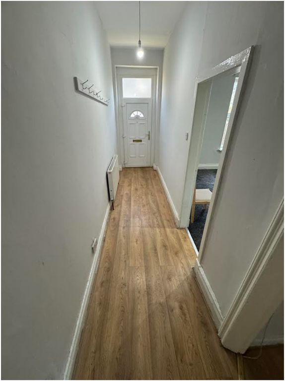 Property photo 2 of 8 Hallway