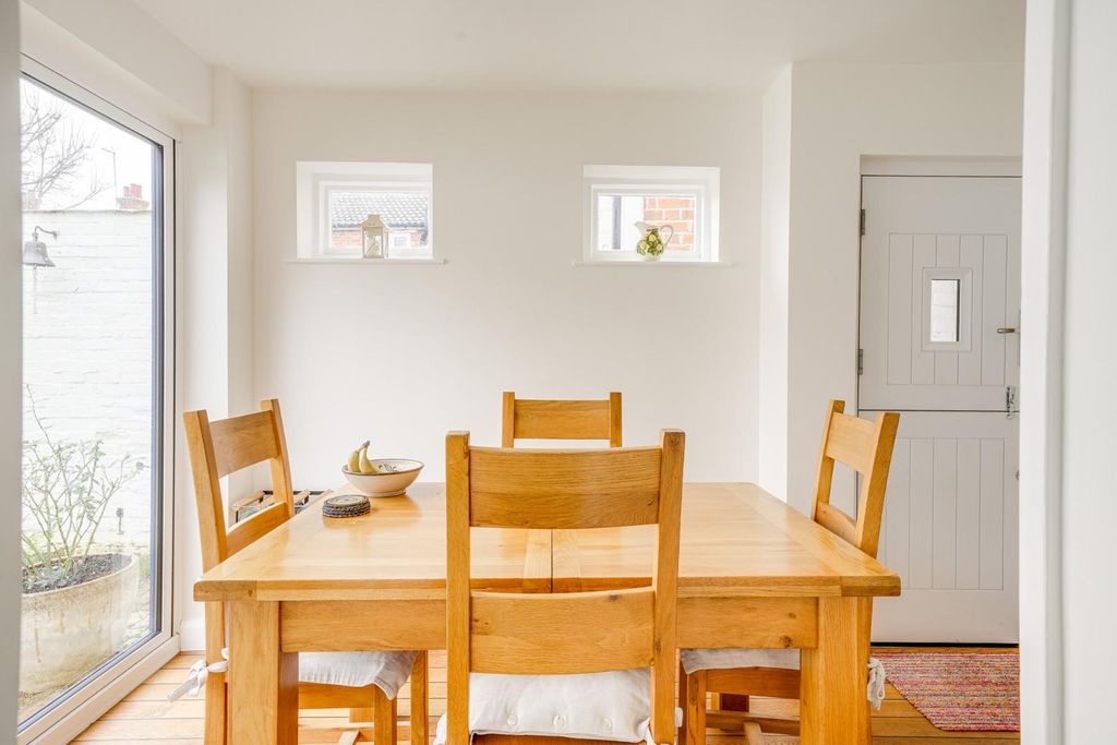 Property photo 3 of 23