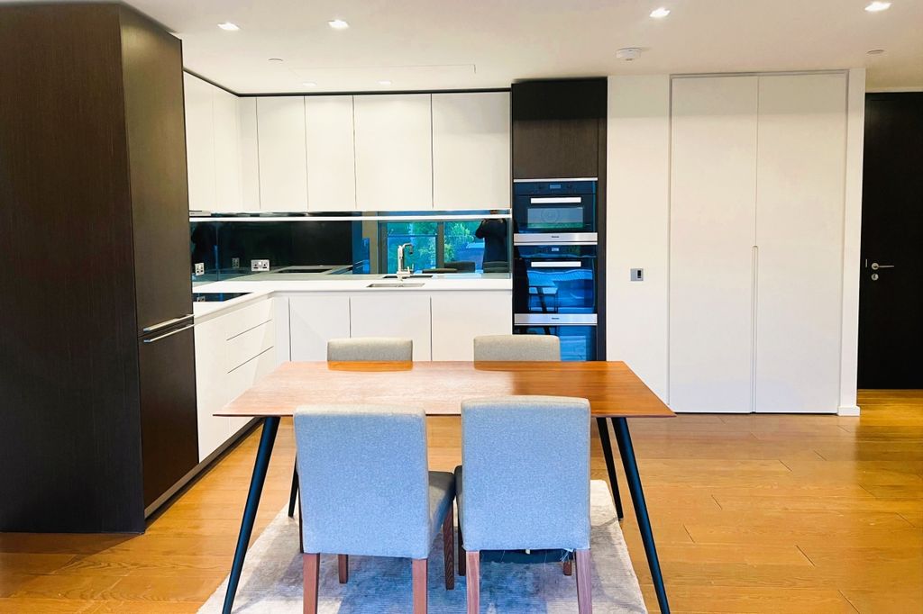 Property photo 1 of 8 Living Room Cro