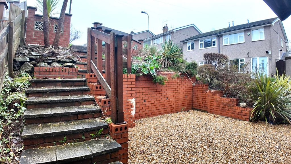 Property photo 2 of 20