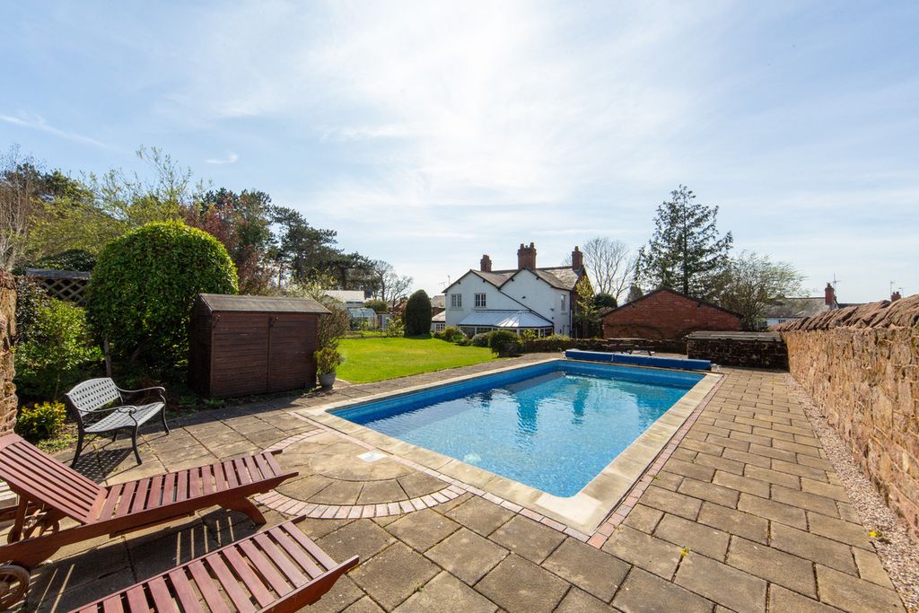 Property photo 2 of 34