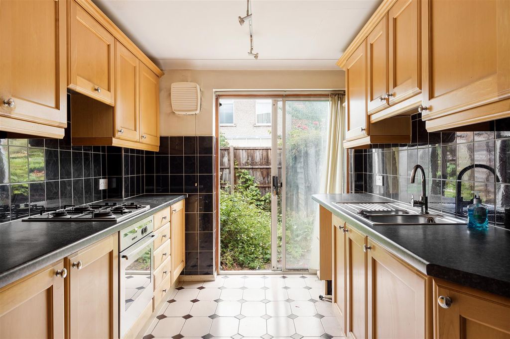 Property photo 3 of 19 King Edward Road, E17