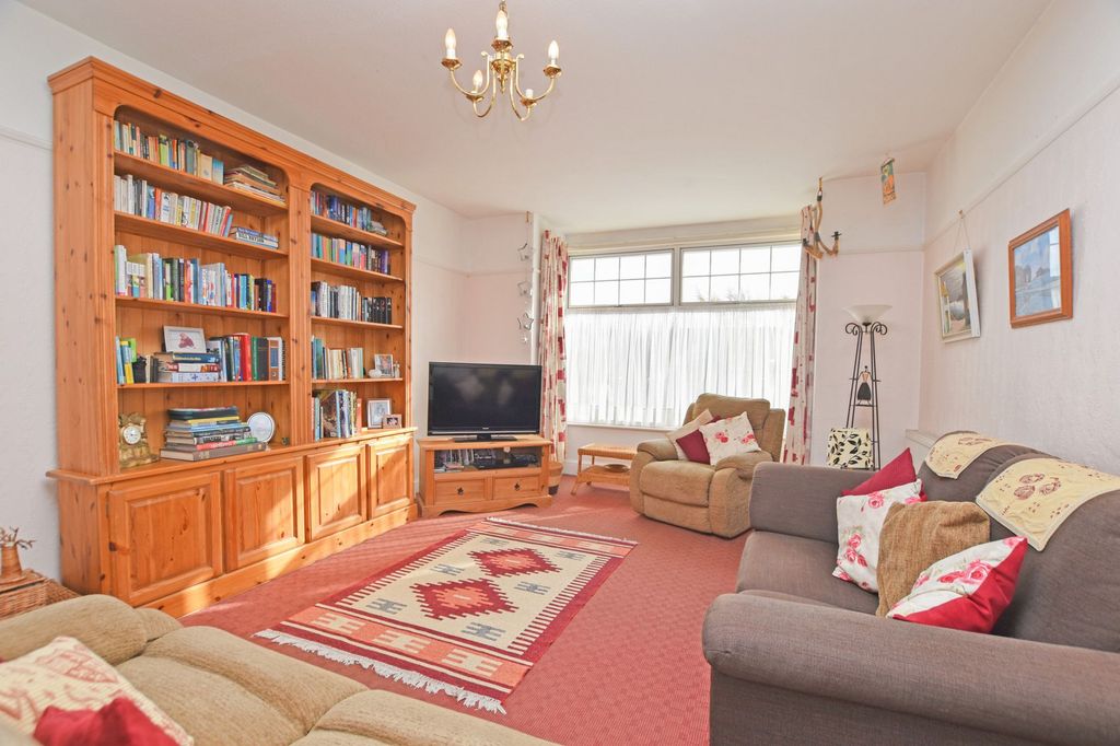 Property photo 3 of 20